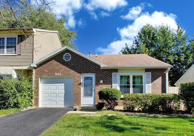 Townhouse for sale at 1433 Oxford St, Carol Stream, IL 60188 | MLS# 12790534