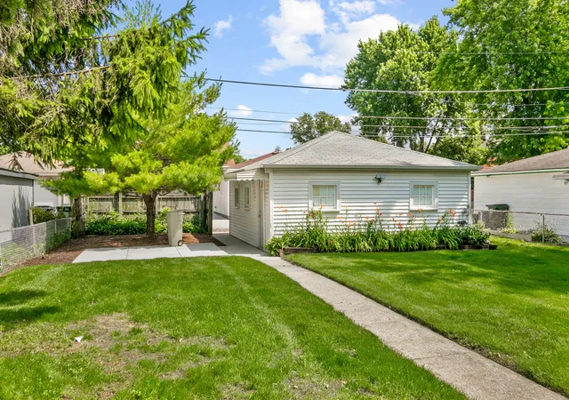 Photo 3 of Single family home for sale at 9516 Jackson Ave, Brookfield, IL 60513 | MLS# 12790538 | Listing updated on 2026-10-21