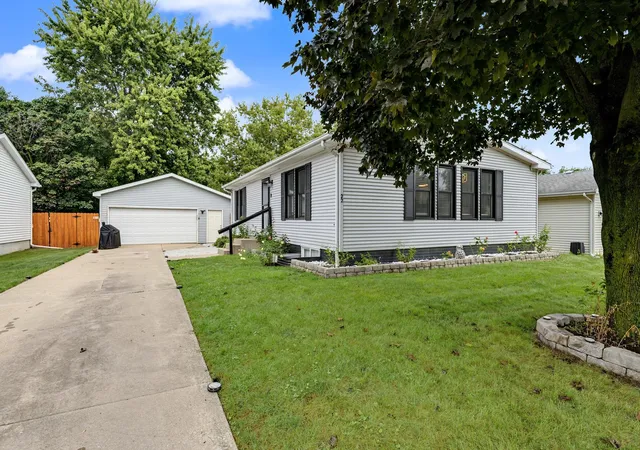 Photo 1 of Single family home for sale at 22 Geneva Ct, Bloomington, IL 61704 | MLS# 12790544 | Listing updated on 2026-10-22