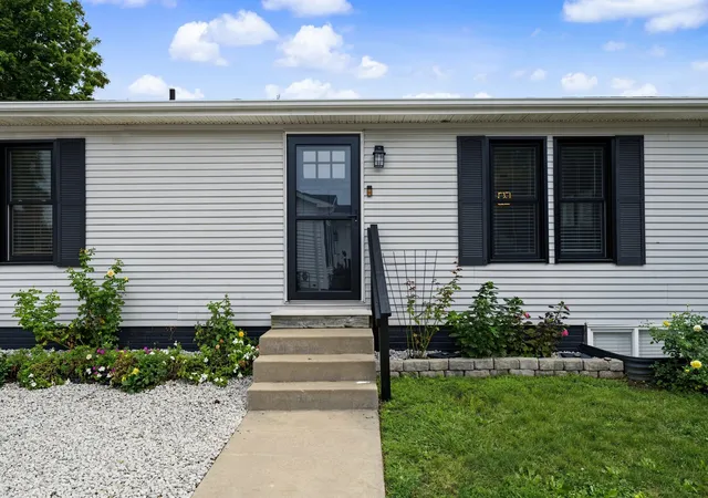 Photo 3 of Single family home for sale at 22 Geneva Ct, Bloomington, IL 61704 | MLS# 12790544 | Listing updated on 2026-10-22