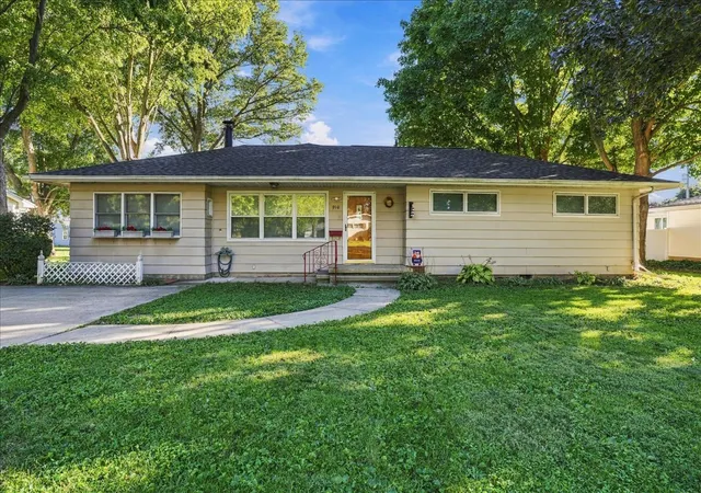 Single family home for sale at 910 Warren St, Chenoa, IL 61726 | MLS# 12790546