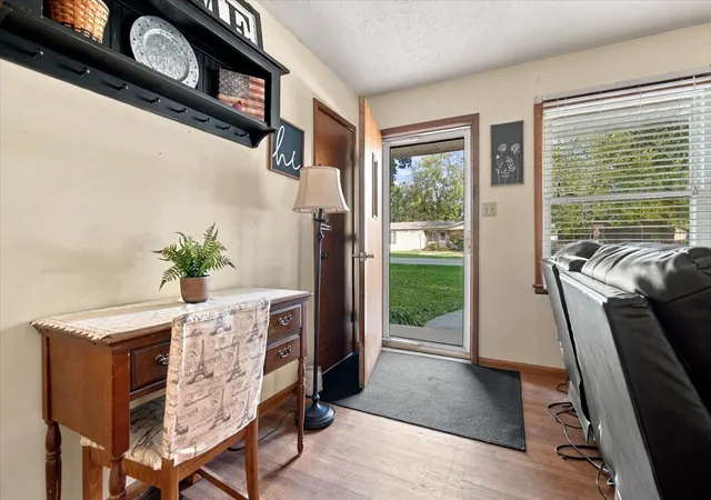 Photo 2 of Single family home for sale at 910 Warren St, Chenoa, IL 61726 | MLS# 12790546 | Listing updated on 2026-10-24