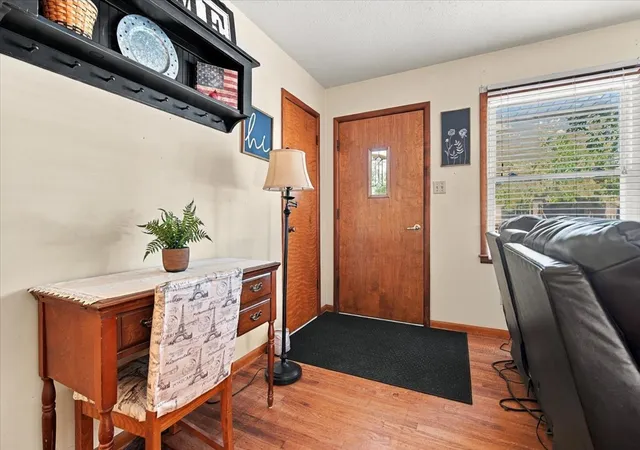 Photo 3 of Single family home for sale at 910 Warren St, Chenoa, IL 61726 | MLS# 12790546 | Listing updated on 2026-10-24