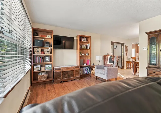 Photo 4 of Single family home for sale at 910 Warren St, Chenoa, IL 61726 | MLS# 12790546 | Listing updated on 2026-10-24
