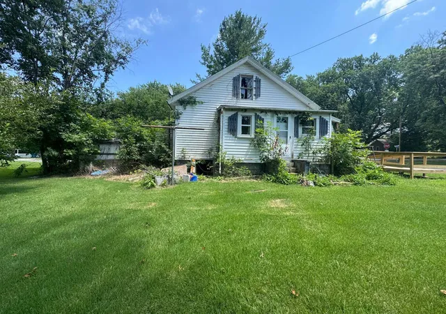 Single family home for sale at 331 E Ellis St, Centralia, IL 62801 | MLS# 12790550