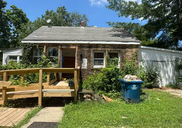 Photo 2 of Single family home for sale at 331 E Ellis St, Centralia, IL 62801 | MLS# 12790550 | Listing updated on 2026-10-22