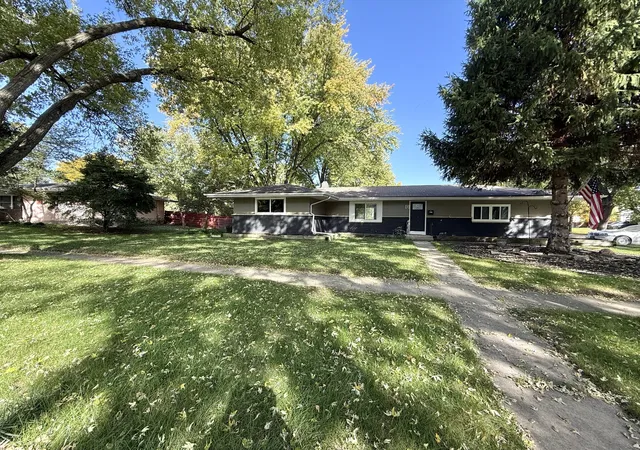 Single family home for sale at 1500 Evergreen St, Saint Charles, IL 60174 | MLS# 12790568