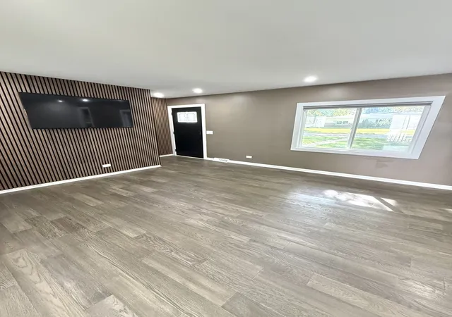 Photo 3 of Single family home for sale at 1500 Evergreen St, Saint Charles, IL 60174 | MLS# 12790568 | Listing updated on 2026-10-22