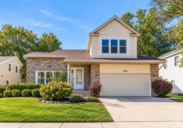 Single family home for sale at 1002 Hobson Dr, Buffalo Grove, IL 60089 | MLS# 12790575