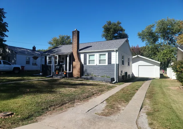 Photo 1 of Single family home for sale at 452 E Cedar Ave, Duquoin, IL 62832 | MLS# 12790605 | Listing updated on 2026-10-22