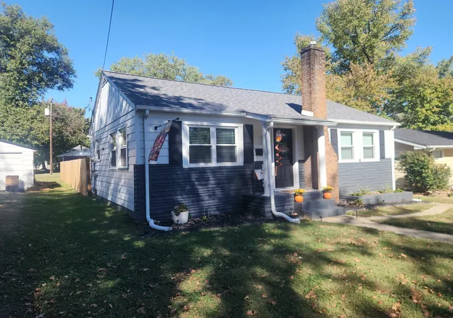 Photo 2 of Single family home for sale at 452 E Cedar Ave, Duquoin, IL 62832 | MLS# 12790605 | Listing updated on 2026-10-22