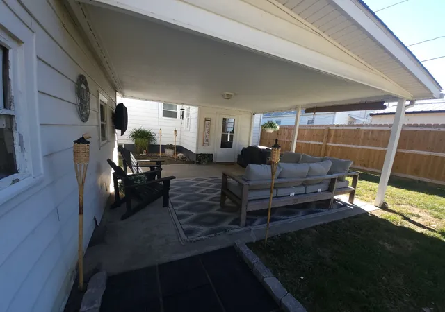 Photo 3 of Single family home for sale at 452 E Cedar Ave, Duquoin, IL 62832 | MLS# 12790605 | Listing updated on 2026-10-22