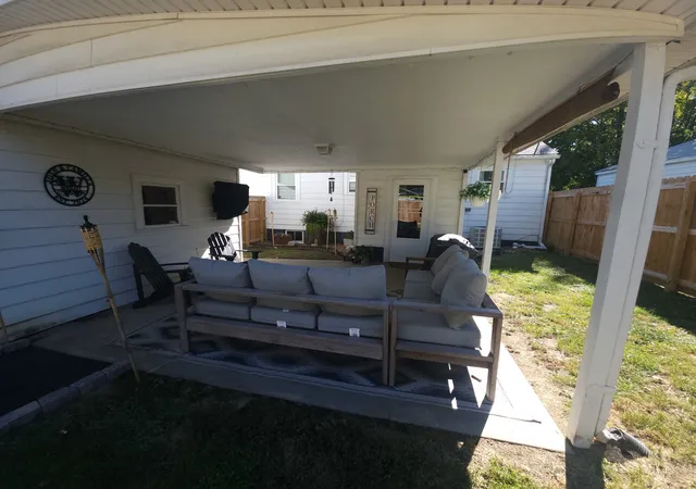 Photo 3 of Single family home for sale at 452 E Cedar Ave, Duquoin, IL 62832 | MLS# 12790605 | Listing updated on 2026-10-22