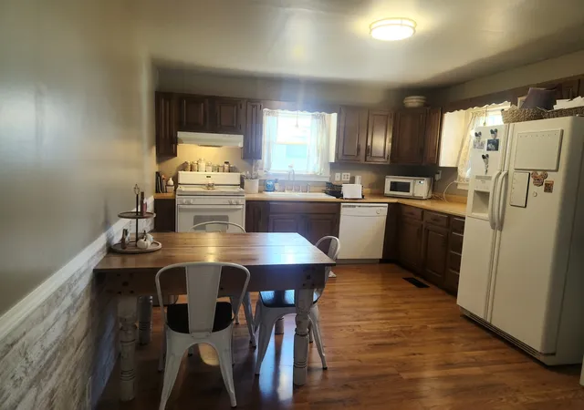 Photo 4 of Single family home for sale at 452 E Cedar Ave, Duquoin, IL 62832 | MLS# 12790605 | Listing updated on 2026-10-22