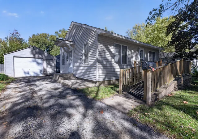 Photo 2 of Single family home for sale at 114 Winona Dr, Machesney Park, IL 61115 | MLS# 12790606 | Listing updated on 2026-10-23