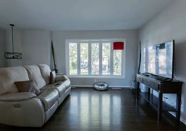 Photo 3 of Single family home for sale at 5917 Edward Dr, Oak Forest, IL 60452 | MLS# 12790607 | Listing updated on 2026-10-22