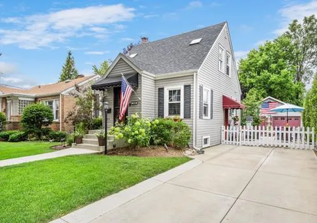 Photo 2 of Single family home for sale at 9440 S Clifton Park Ave, Evergreen Park, IL 60805 | MLS# 12790611 | Listing updated on 2026-10-28
