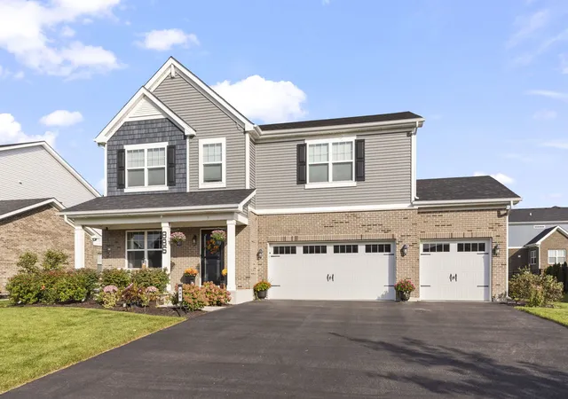 Single family home for sale at 886 Canongate Ln, New Lenox, IL 60451 | MLS# 12790630