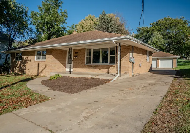 Photo 1 of Single family home for sale at 1427 S Walnut Ave, Freeport, IL 61032 | MLS# 12790647 | Listing updated on 2026-10-24