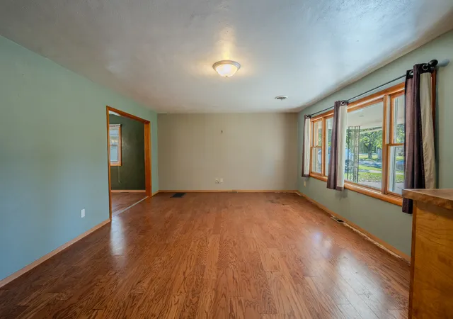Photo 3 of Single family home for sale at 1427 S Walnut Ave, Freeport, IL 61032 | MLS# 12790647 | Listing updated on 2026-10-24