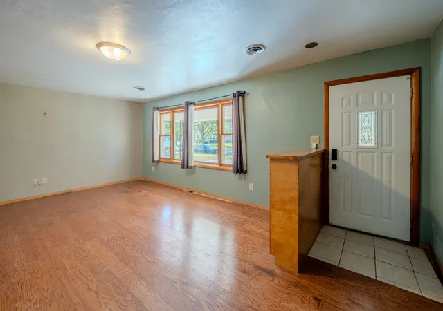 Photo 3 of Single family home for sale at 1427 S Walnut Ave, Freeport, IL 61032 | MLS# 12790647 | Listing updated on 2026-10-24