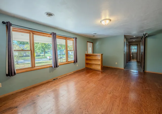 Photo 4 of Single family home for sale at 1427 S Walnut Ave, Freeport, IL 61032 | MLS# 12790647 | Listing updated on 2026-10-24