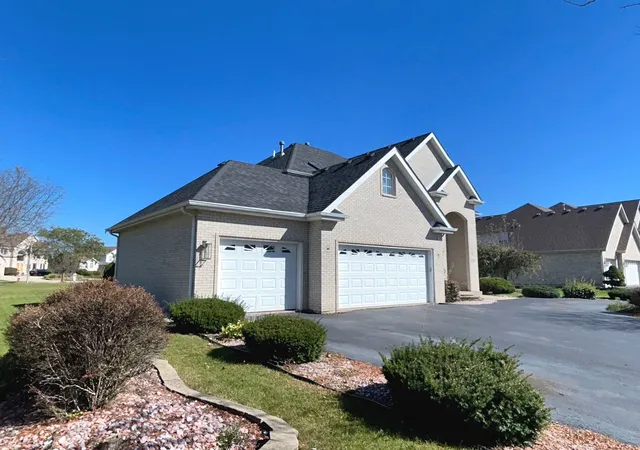 Photo 2 of Single family home for sale at 2078 Bluestem Pkwy, Lynwood, IL 60411 | MLS# 12790649 | Listing updated on 2026-10-22