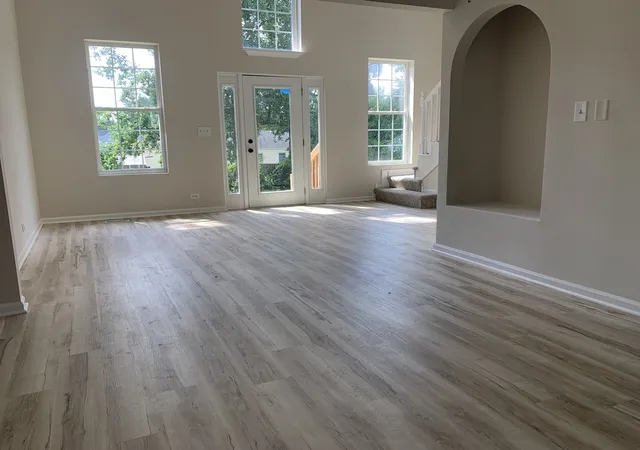 Photo 3 of Single family home for sale at 949 Harriet Ave, Aurora, IL 60505 | MLS# 12790651 | Listing updated on 2026-10-23