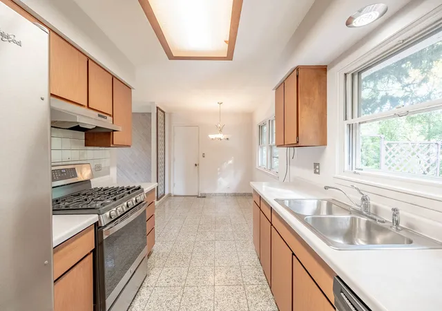 Photo 4 of Single family home for sale at 1315 Carlisle Ave, Elk Grove Village, IL 60007 | MLS# 12790656 | Listing updated on 2026-10-29