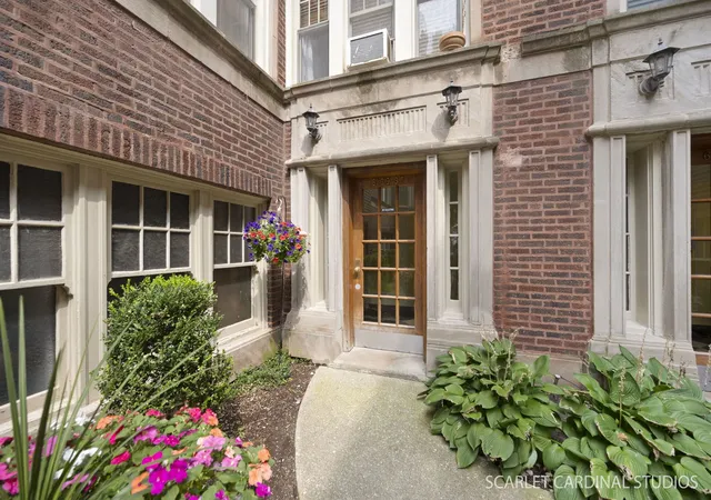 Listing Photo 3 - Condo for sale in building located at 6137 N Hoyne Ave, Chicago, IL 60659 - Unit #2