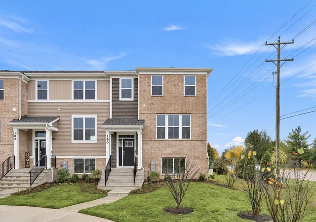 Townhouse for sale at 180 E Berkshire Dr, Crystal Lake, IL 60014 | MLS# 12790664