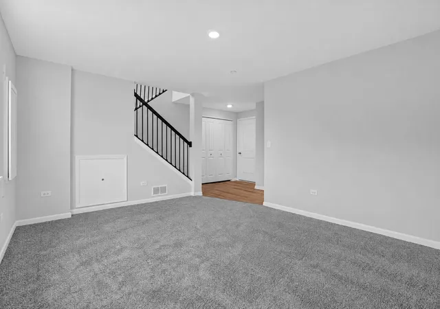 Photo 3 of Townhouse for sale at 180 E Berkshire Dr, Crystal Lake, IL 60014 | MLS# 12790664 | Listing updated on 2026-10-21