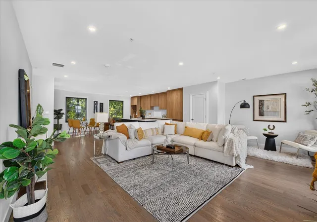 Photo 3 of Townhouse for sale at 4840 S Dorchester Ave #11, Chicago, IL 60615 | MLS# 12790678 | Listing updated on 2026-10-27