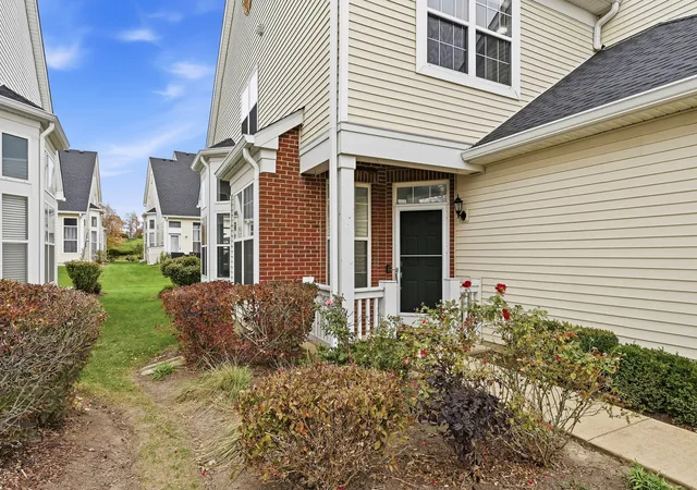 Photo 2 of House for sale at 934 Bluebell Cir, Joliet, IL 60431 | MLS# 12790684 | Listing updated on 2026-10-30