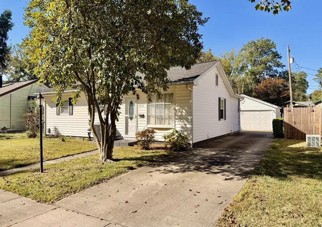 Photo 1 of Single family home for sale at 1308 Short St, Centralia, IL 62801 | MLS# 12790685 | Listing updated on 2026-10-21