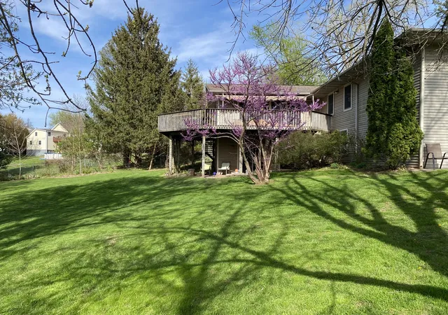 Photo 4 of Single family home for sale at 250 S 14th Street, Clinton, IA 52732 | MLS# 12790687 | Listing updated on 2026-10-27