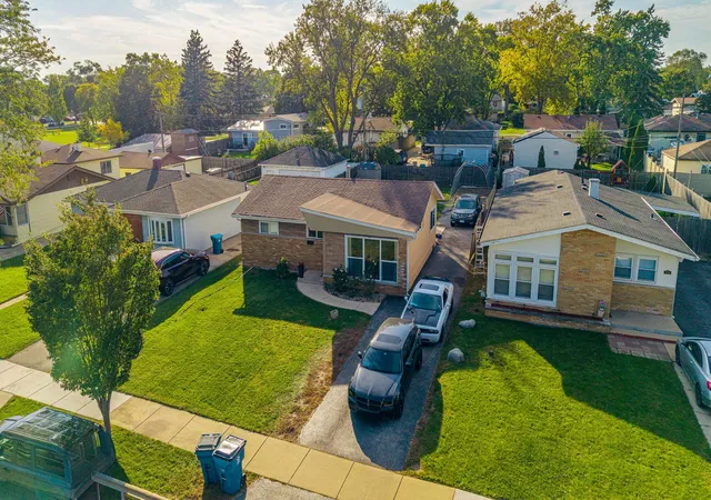 Photo 3 of Single family home for sale at 840 N Craig Pl, Addison, IL 60101 | MLS# 12790691 | Listing updated on 2026-10-23