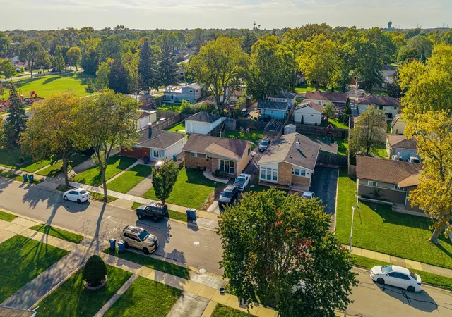 Photo 3 of Single family home for sale at 840 N Craig Pl, Addison, IL 60101 | MLS# 12790691 | Listing updated on 2026-10-23
