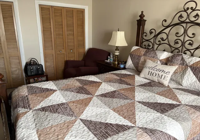 Photo 3 of Condo for sale at 7540 N Ridge Blvd #5A, Chicago, IL 60645 | MLS# 12790697 | Listing updated on 2026-10-22