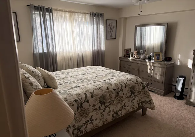Photo 4 of Condo for sale at 7540 N Ridge Blvd #5A, Chicago, IL 60645 | MLS# 12790697 | Listing updated on 2026-10-22