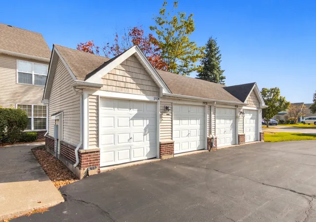 Photo 3 of Condo for sale at 1926 Parkside Dr #1926, Shorewood, IL 60404 | MLS# 12790708 | Listing updated on 2026-10-28