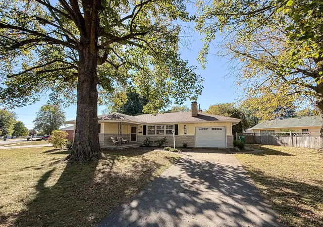 Single family home for sale at 305 Linden Ln, Mattoon, IL 61938 | MLS# 12790715