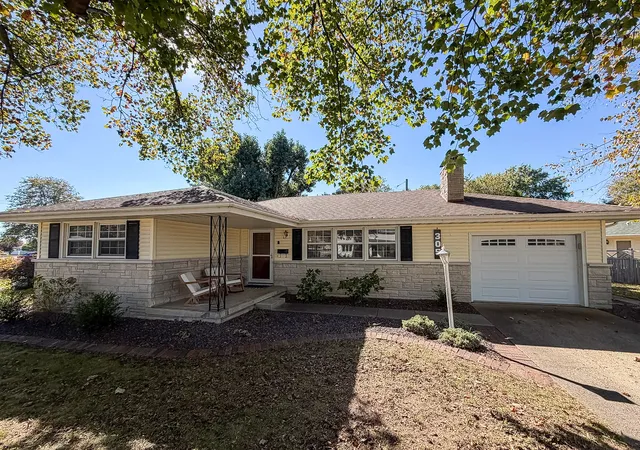 Photo 1 of Single family home for sale at 305 Linden Ln, Mattoon, IL 61938 | MLS# 12790715 | Listing updated on 2026-10-22