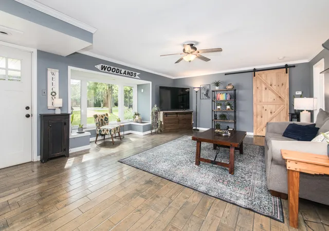 Photo 3 of Single family home for sale at 1012 Martha St, Elk Grove Village, IL 60007 | MLS# 12790727 | Listing updated on 2026-10-22