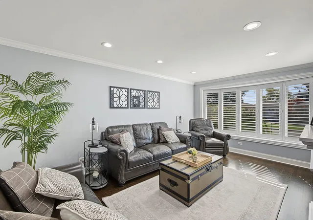 Photo 3 of Single family home for sale at 7058 W 63rd Place, Chicago, IL 60638 | MLS# 12790729 | Listing updated on 2026-10-22