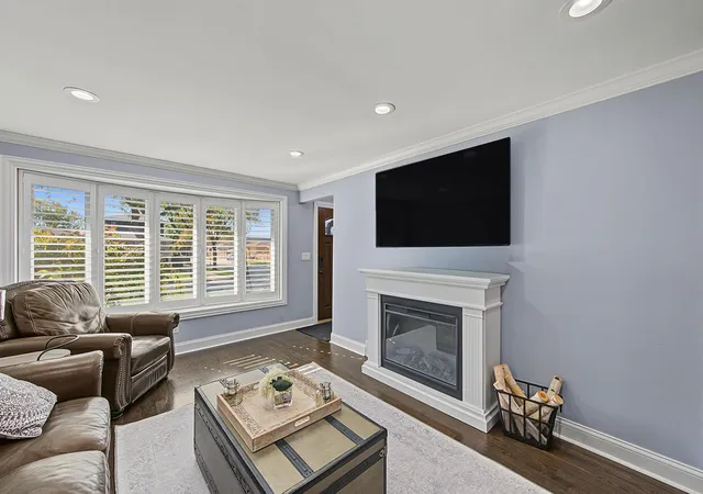 Photo 3 of Single family home for sale at 7058 W 63rd Place, Chicago, IL 60638 | MLS# 12790729 | Listing updated on 2026-10-22