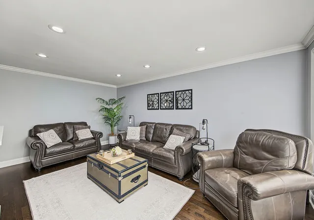 Photo 4 of Single family home for sale at 7058 W 63rd Place, Chicago, IL 60638 | MLS# 12790729 | Listing updated on 2026-10-22
