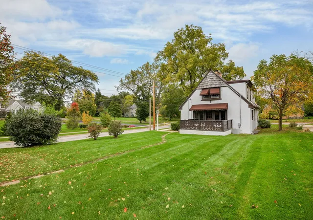 Photo 4 of Single family home for sale at 426 E Prairie Ave, Wheaton, IL 60187 | MLS# 12790737 | Listing updated on 2026-10-23