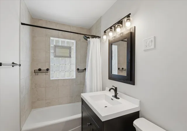 Photo 4 of Single family home for sale at 460 S Cherry St, Itasca, IL 60143 | MLS# 12790739 | Listing updated on 2026-10-21