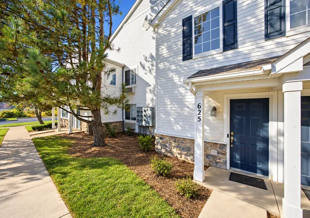 Listing Photo 1 - Condo for sale in building located at 625 Silverstone Dr, Carpentersville, IL 60110 - Unit #625